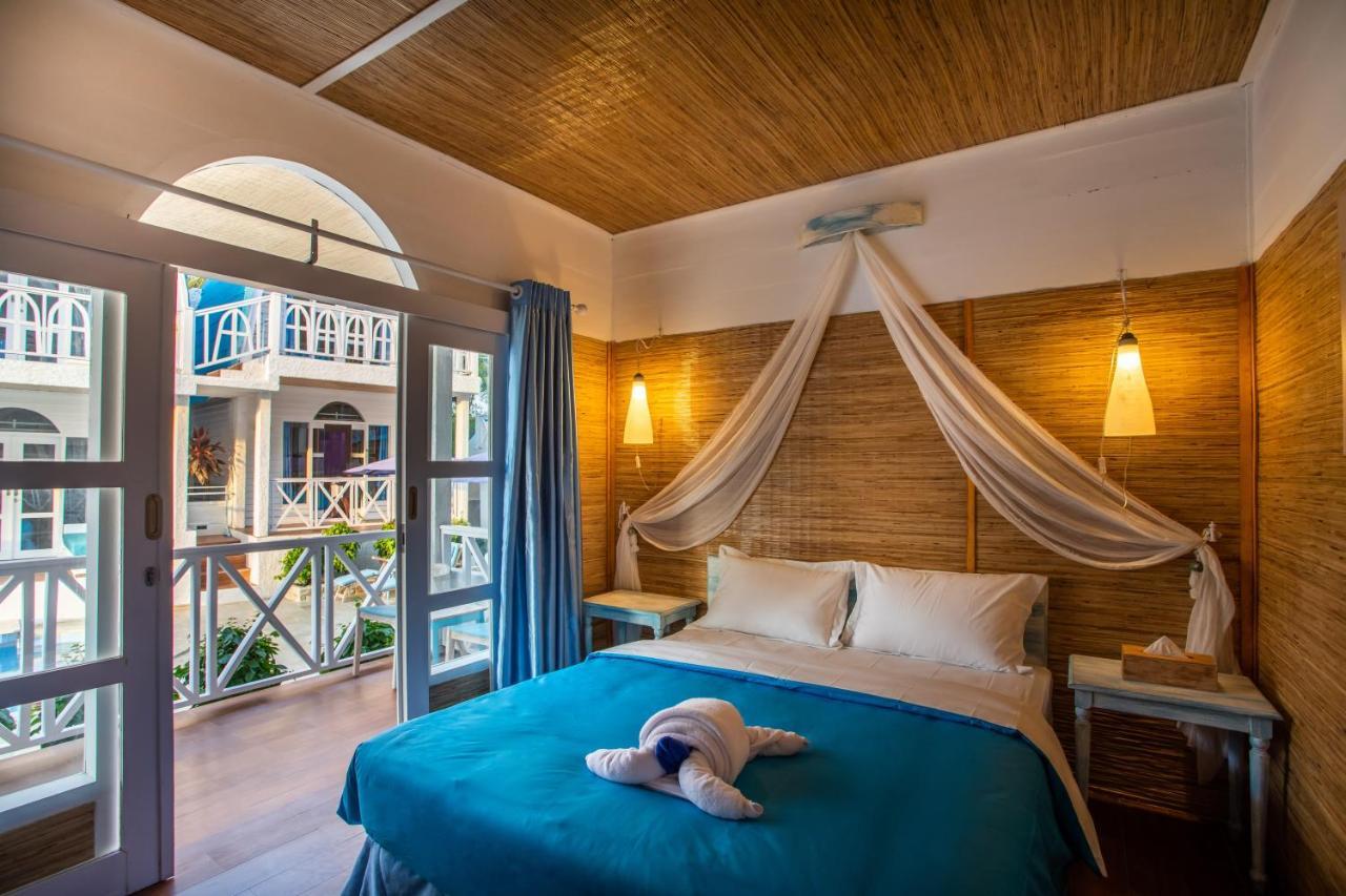 Santorini Beach Resort Gili Trawangan Luaran gambar